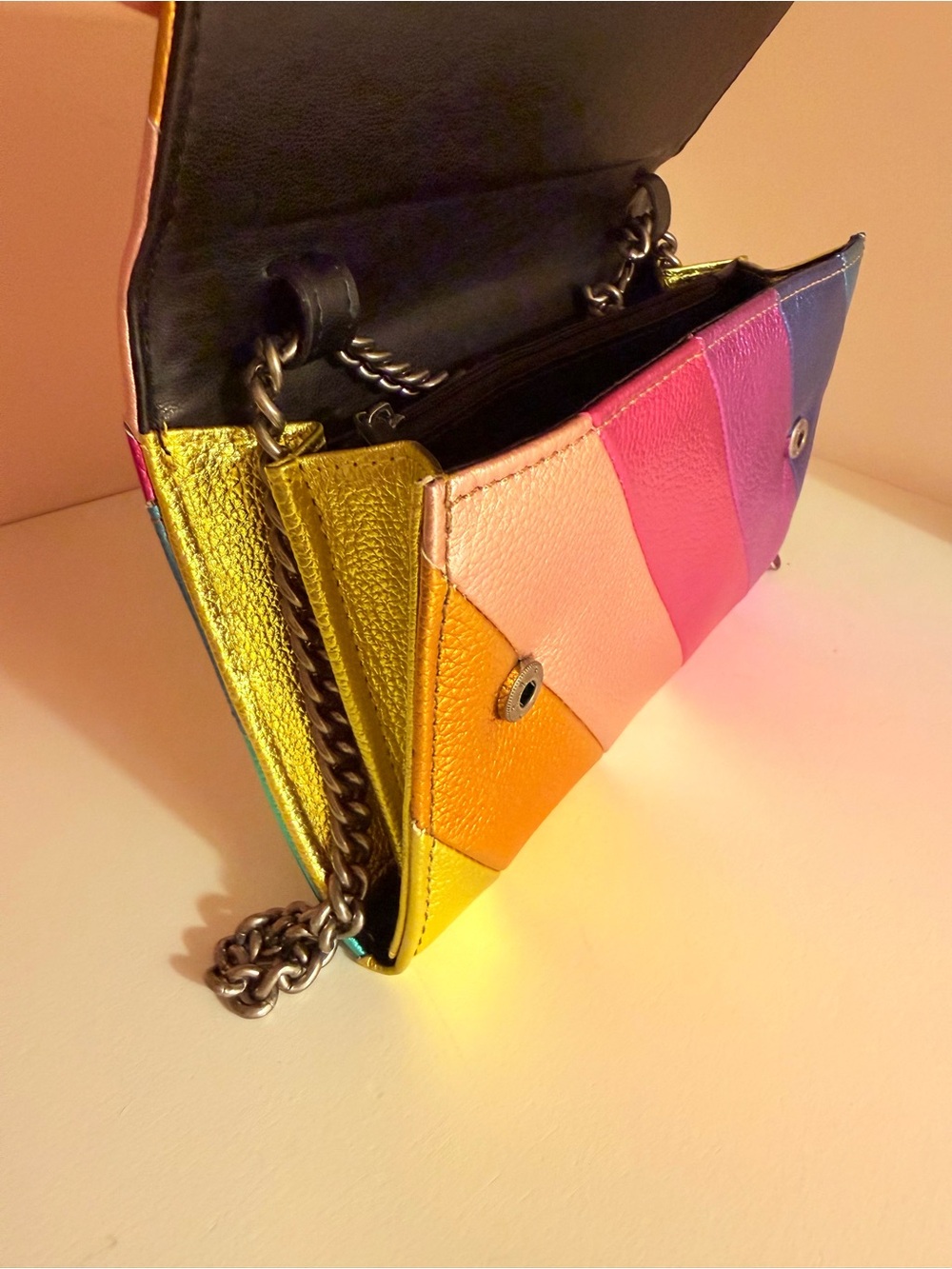 Kurt Geiger: Kensington Metallic Rainbow Crossbody Wallet - Picture 4 of 6